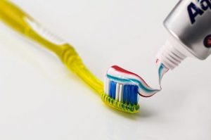 歯磨き粉はフッ素濃度や殺菌成分が重要
